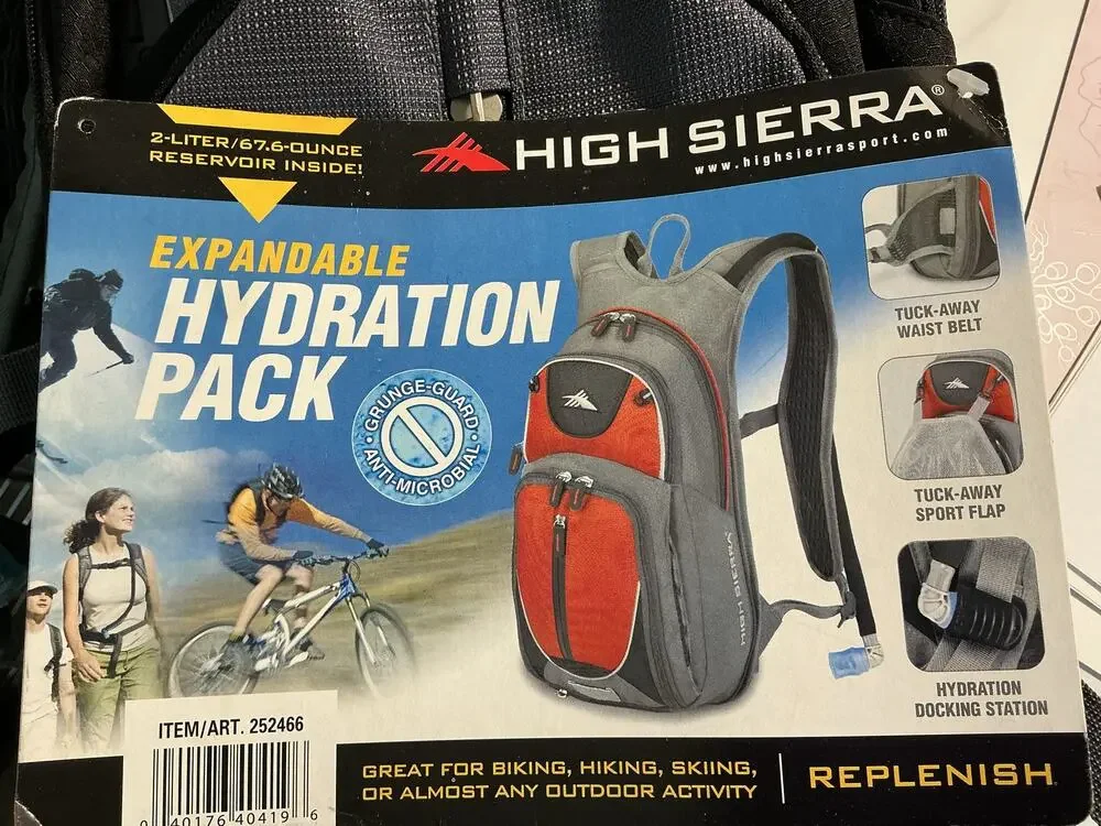 NWT High Sierra Black Expandable Hydration Pack 2L